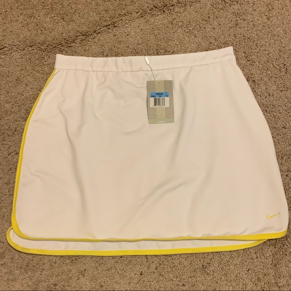 NWT, Nike Women’s White Golf Skirt, Size Medium